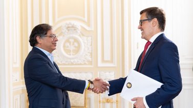 Embajador de Venezuela en Colombia presenta cartas credenciales a Petro