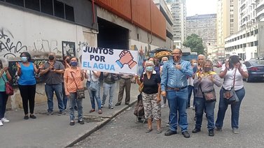 Vecinos de La Candelaria protestan por fallas en el suministro de agua