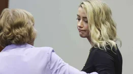 Amber Heard no logra escapar de la deuda con Johnny Depp