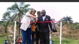 (+Video) Puente se desploma en República Democrática del Congo justo en plena inauguración