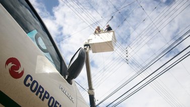 Corpoelec insiste con las labores de restablecer el servicio eléctrico en el Zulia