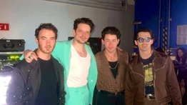 Lasso abre concierto de los Jonas Brothers en México