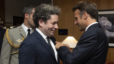 Gustavo Dudamel recibe la Orden de las Artes y las Letras en Francia