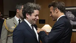 Gustavo Dudamel recibe la Orden de las Artes y las Letras en Francia