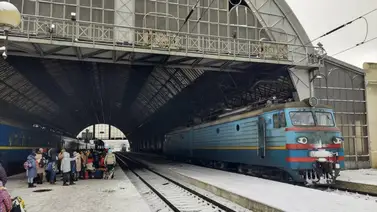 Ferrocarriles de Ucrania organiza trenes para evacuar ucranianos de Crimea Ferrocarriles de Ucrania organiza trenes para evacuar ucranianos de Crimea