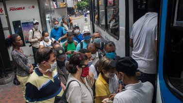 Usuarios reportan paro de transporte en La Guaira