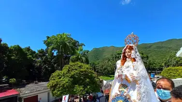 Feligreses celebran la bajada de la Virgen del Valle esta tarde Feligreses celebran la bajada de la Virgen del Valle esta tarde