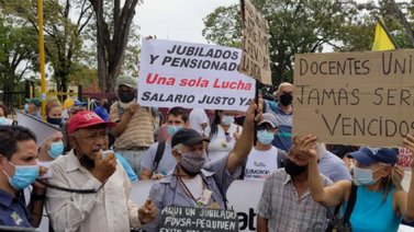 Jubilados, pensionados y maestros retoman las calles de Caracas este #31Ago
