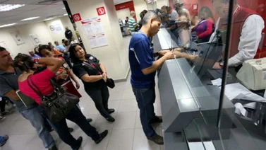 Reportan limitaciones para depositar bolívares en efectivo