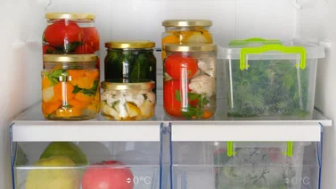 ¿Vidrio o plástico? Cuál es mejor para conservar la comida