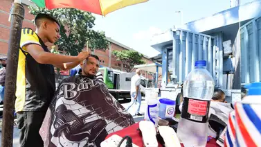 La "peluqueada" en plena calle está de moda La "peluqueada" en plena calle está de moda