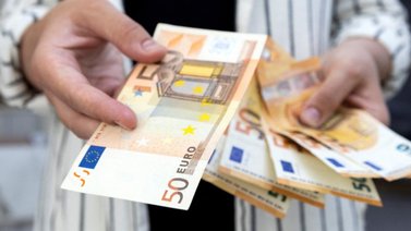 Euro cae por tensiones geopolíticas tras el viaje de Pelosi a Taiwán