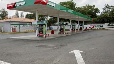 Nicaragua mantiene sobre cinco dólares el precio del galón de gasolina