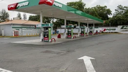 Nicaragua mantiene sobre cinco dólares el precio del galón de gasolina