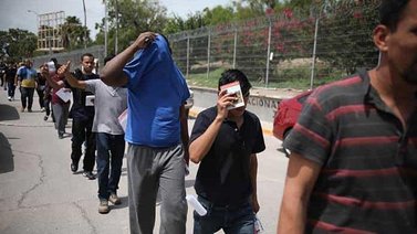 Autoridades hondureñas capturan a coyote con 15 migrantes venezolanos