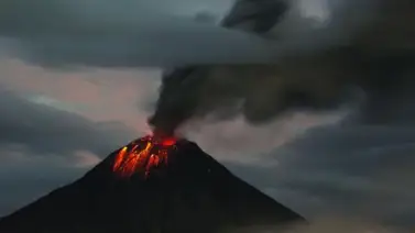 Vuelos cancelados en Ecuador por la expansión de ceniza de volcán Vuelos cancelados en Ecuador por la expansión de ceniza de volcán