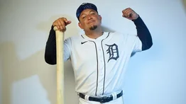 ¡Se acerca a Ichiro! Miguel Cabrera suma un hit más