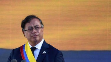 Petro: Convocamos a todos los armados a dejar las armas