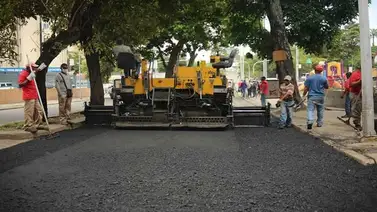 Colocan al menos 90 toneladas de asfalto en avenidas de Caracas Colocan al menos 90 toneladas de asfalto en avenidas de Caracas