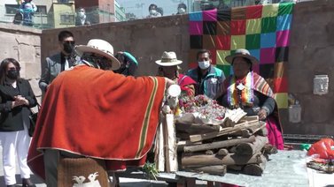 Bolivia inicia el mes de la Pachamama con rituales, música y ofrendas