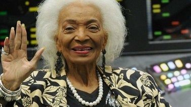 Muere Nichelle Nichols, la teniente Uhura en "Viaje a las estrellas"