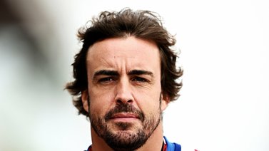 Fernando Alonso firma con Aston Martin para la temporada 2023