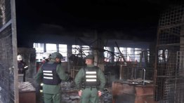 Incendio destruyó el Mercado de los Corotos en Quinta Crespo