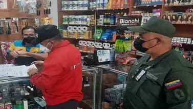 Seniat verifica emisión de facturas y uso de máquinas fiscales en comercios Seniat verifica emisión de facturas y uso de máquinas fiscales en comercios