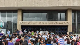 En imágenes: Protesta de docentes frente al Ministerio de Educación