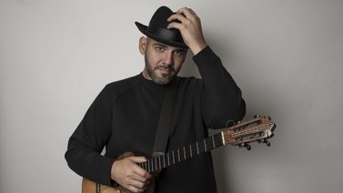 Jorge Glem estrena concierto de cuatro en Los Ángeles