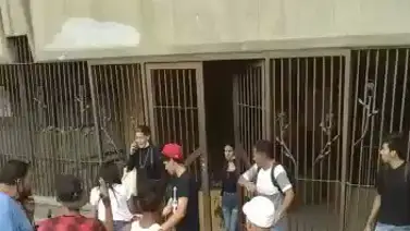 Mujer recibe disparo en la cara tras intentar evitar el robo de su moto Mujer recibe disparo en la cara tras intentar evitar el robo de su moto