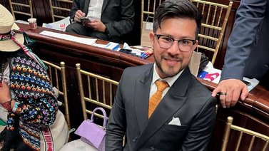 Congresista llegó en tacones a la posesión de su curul en Colombia