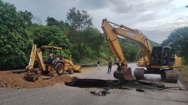 Habilitan paso para vehículos livianos en la carretera Lara-Zulia