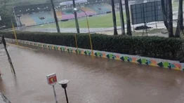 Vías y comercios afectados tras fuertes lluvias en Valencia