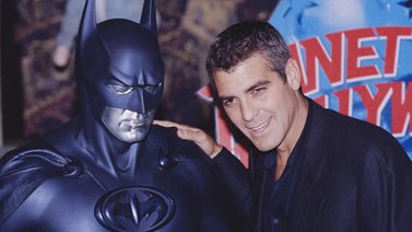 Subastan el disfraz de Batman usado por George Clooney