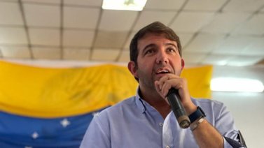 Exdiputado Carlos Prosperi se enreda al hablar de la comunidad LGTBI (+Video)