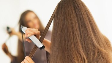 Errores comunes que puedes estar sometiendo al cabello