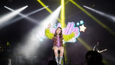 Anabella Queen puso a bailar a los niños caraqueños en su día