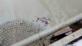 Al menos 13 muertos tras caer autobús por un puente en la India (+Video)