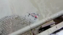 Al menos 13 muertos tras caer autobús por un puente en la India (+Video)