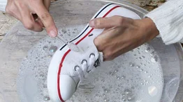 Trucos para dejar los zapatos blancos como nuevos