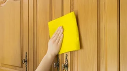 Trucos para limpiar los gabinetes de madera