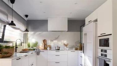 Tipos de pisos para acompañar la cocina blanca