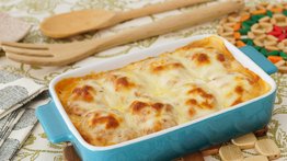 Huevos rellenos de atún con bechamel al horno
