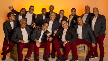 ¡Al ritmo de parranda! Los Mismos 15 adelantan la Navidad