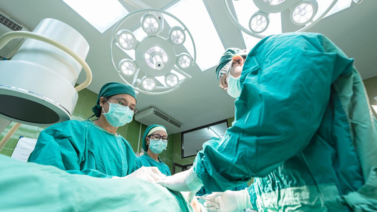 Trasplantan con éxito corazones de cerdos a pacientes con muerte cerebral