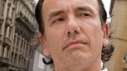Este es Tommaso Debenedetti, el maestro del engaño que "mató" en Twitter a Benedicto XVI