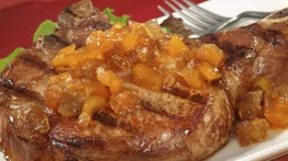 Chuletas de cerdo con chutney de mango
