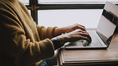 Japón impone cárcel y endurece multas por insultos en internet