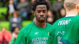 ¡Supersónicos completos! Tanksley Efianayi es el último tripulante extranjero